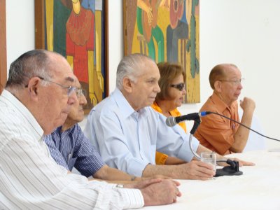 Da direita para esquerda, o escritor Francisco Miguel, a conselheira Francisca Maria, o Presidente do CEC, Manoel Paulo Nunes, o escritor As