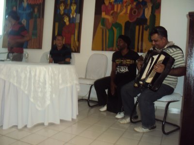Sanfoneiro,Toinho do Par e o Msico Dimas Bezerra animando o auditrio com a palestra-show.